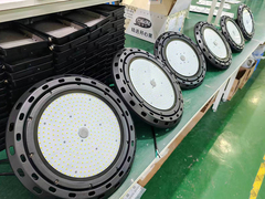 Μαύρο χρώμα σώματος Δαμαλώσιμο φως LED για φώτα UFO